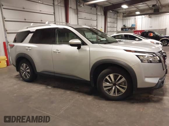 2022 Nissan Pathfinder SL с VIN 5N1DR3CC0NC271821, выставлен на аукционе IAAI как лот 42525996 с пробегом 62 555 миль миль и . История ставок и продаж доступна на DreamBid. Изображение 13.