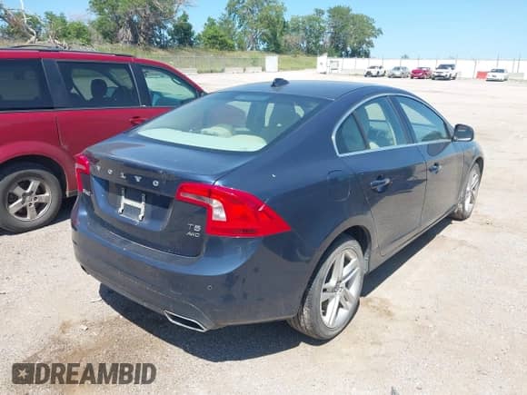 2015 Volvo S60 T5 Premier с VIN YV1612TK5F1340600, выставлен на аукционе IAAI как лот 42608394 с пробегом 123 613 миль миль и . История ставок и продаж доступна на DreamBid. Изображение 4.