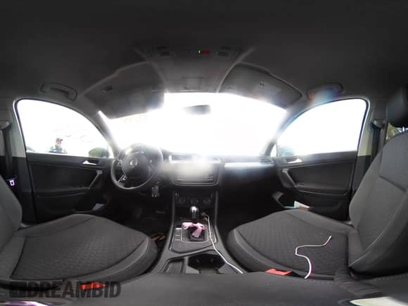 2020 Volkswagen Tiguan S с VIN 3VV1B7AX4LM015901, выставлен на аукционе IAAI как лот 43328804 с пробегом 94 638 миль миль и . История ставок и продаж доступна на DreamBid. Изображение 18.