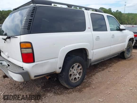 2006 Chevrolet Suburban LS z VIN 3GNFK16Z26G126680, wystawiony jako IAAI lot #43379928 z przebiegiem 293 567 mil mil oraz . Historia ofert i sprzedaży dostępna na DreamBid. Obrazek 4.