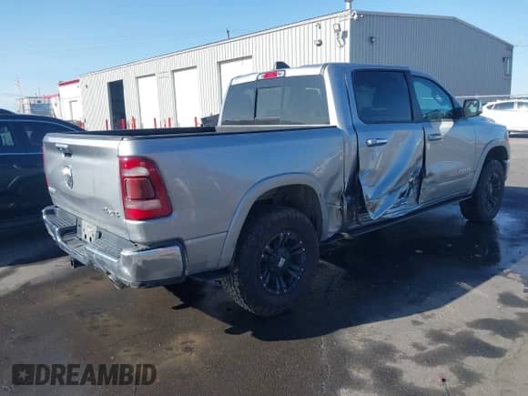 2019 Ram 1500 Laramie z VIN 1C6SRFJTXKN516700, wystawiony jako IAAI lot #43223624 z przebiegiem 75 378 mil mil oraz . Historia ofert i sprzedaży dostępna na DreamBid. Obrazek 4.