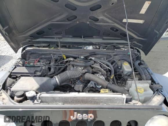 2010 Jeep Wrangler Islander z VIN 1J4AA2D16AL171507, wystawiony jako Copart lot #61957905 z przebiegiem 132 462 mil mil oraz Czysty tytuł • Clean title. Historia ofert i sprzedaży dostępna na DreamBid. Obrazek 12.