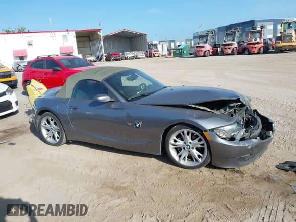 2008 BMW Z4 3.0i с VIN 4USBU33518LW75723, выставлен на аукционе IAAI как лот 42350961 с пробегом 62 493 миль миль и . История ставок и продаж доступна на DreamBid. Изображение 13.