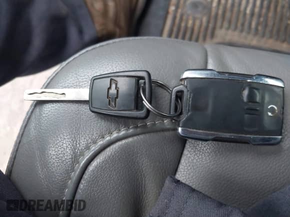 2014 Chevrolet Silverado 1500 LTZ z VIN 1GCVKSEC5EZ197510, wystawiony jako IAAI lot #43588698 z przebiegiem 266 933 mil mil oraz . Historia ofert i sprzedaży dostępna na DreamBid. Obrazek 11.