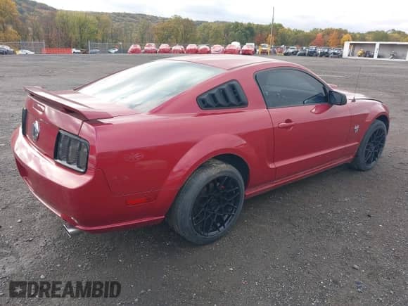 2009 Ford Mustang GT z VIN 1ZVHT82H195142785, wystawiony jako IAAI lot #43497736 z przebiegiem 118 562 mil mil oraz . Historia ofert i sprzedaży dostępna na DreamBid. Obrazek 4.