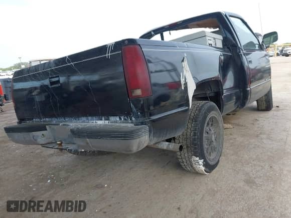 1994 GMC Sierra 1500 z VIN 1GTDC14Z7RZ548920, wystawiony jako IAAI lot #42249049 z przebiegiem 249 605 mil mil oraz . Historia ofert i sprzedaży dostępna na DreamBid. Obrazek 4.