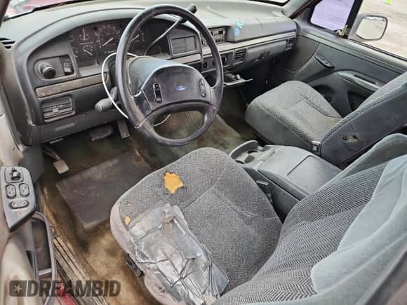 1993 Ford F-150 с VIN 1FTEX15N7PKA31255, выставлен на аукционе Copart как лот 84916965 с пробегом 307 572 миль миль и Списание • Salvage title. История ставок и продаж доступна на DreamBid. Изображение 8.