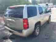 2013 Chevrolet Tahoe LTZ z VIN 1GNSKCE0XDR315541, wystawiony jako IAAI lot #43013892 z przebiegiem 258 862 mil mil oraz . Historia ofert i sprzedaży dostępna na DreamBid. Obrazek 4.