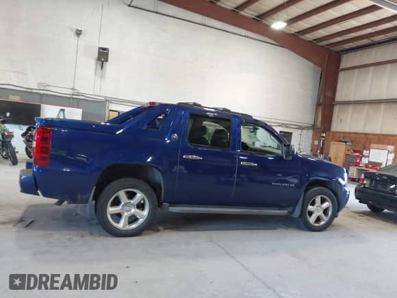 2013 Chevrolet Avalanche LT z VIN 3GNTKFE73DG176498, wystawiony jako IAAI lot #43077304 z przebiegiem 191 791 mil mil oraz . Historia ofert i sprzedaży dostępna na DreamBid. Obrazek 13.