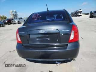 2010 Hyundai Accent GLS z VIN KMHCN4AC8AU472290, wystawiony jako Copart lot #85366745 z przebiegiem Nie podano mil oraz Szkoda całkowita • Salvage title. Historia ofert i sprzedaży dostępna na DreamBid. Obrazek 6.