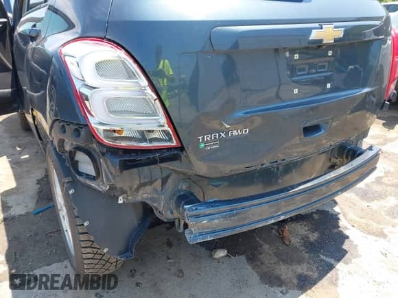 2021 Chevrolet Trax LT with VIN KL7CJPSM1MB375261, listed as a IAAI auction lot 42579323 with 84,161 mi miles and . Bid and sale history available at DreamBid. Image 6.