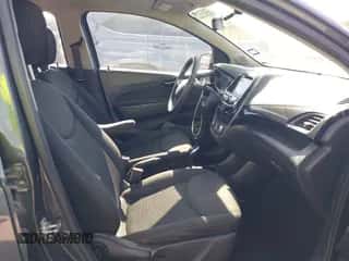 2022 Chevrolet Spark 1LT z VIN KL8CD6SA4NC031924, wystawiony jako IAAI lot #43213446 z przebiegiem 78 039 mil mil oraz . Historia ofert i sprzedaży dostępna na DreamBid. Obrazek 5.
