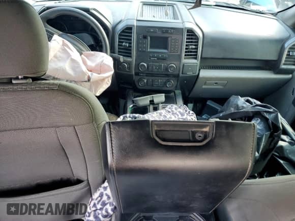 2018 Ford F-150 XL с VIN 1FTEW1CP1JFA13700, выставлен на аукционе Copart как лот 71275595 с пробегом 109 655 миль миль и Списание • Salvage title. История ставок и продаж доступна на DreamBid. Изображение 8.