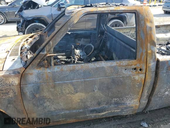1988 Chevrolet S-10 z VIN 1GCCS14R1J2183260, wystawiony jako Copart lot #43508705 z przebiegiem Nie podano mil oraz Nie do naprawy • Non repairable. Historia ofert i sprzedaży dostępna na DreamBid. Obrazek 7.