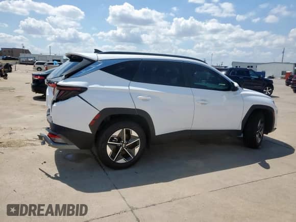 2025 Hyundai Tucson SEL Convenience с VIN KM8JCDD18SU296835, выставлен на аукционе Copart как лот 64009425 с пробегом 2 932 миль миль и Чистый • Clean title. История ставок и продаж доступна на DreamBid. Изображение 3.