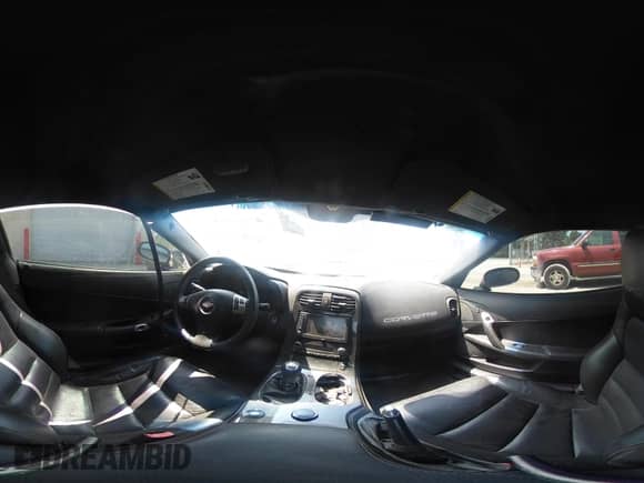 2010 Chevrolet Corvette ZR1 3ZR z VIN 1G1YN2DT1A5800405, wystawiony jako IAAI lot #42865158 z przebiegiem Nie podano mil oraz . Historia ofert i sprzedaży dostępna na DreamBid. Obrazek 17.