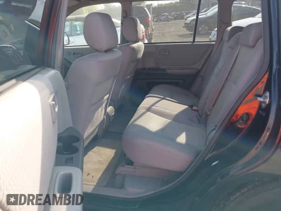 2005 Toyota Highlander с VIN JTEEP21A350131799, выставлен на аукционе IAAI как лот 43275172 с пробегом 318 526 миль миль и . История ставок и продаж доступна на DreamBid. Изображение 8.