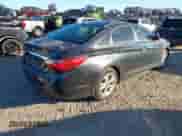 2013 Hyundai Sonata GLS z VIN 5NPEB4AC5DH681524, wystawiony jako IAAI lot #43471314 z przebiegiem 93 396 mil mil oraz . Historia ofert i sprzedaży dostępna na DreamBid. Obrazek 4.