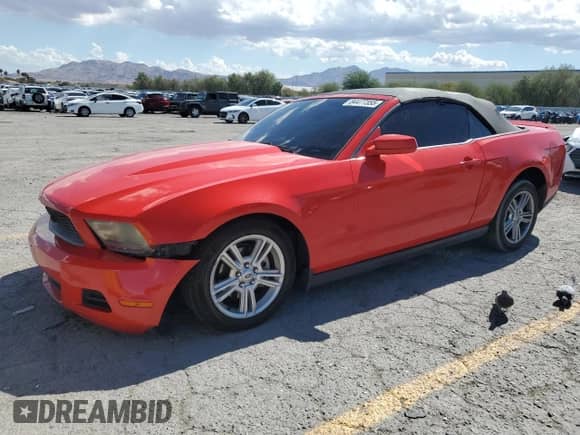 2010 Ford Mustang V6 z VIN 1ZVBP8EN9A5171595, wystawiony jako Copart lot #84477355 z przebiegiem 163 429 mil mil oraz Szkoda całkowita • Salvage title. Historia ofert i sprzedaży dostępna na DreamBid. Obrazek 1.