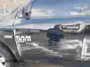 2019 Ram 1500 SLT z VIN 1C6RR7TT5KS714118, wystawiony jako IAAI lot #41865327 z przebiegiem 104 491 mil mil oraz . Historia ofert i sprzedaży dostępna na DreamBid. Obrazek 19.