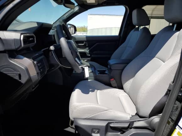 2024 Toyota Tacoma SR5 with VIN 3TMLB5JNXRM054298, listed as a Copart auction lot 66528135 with 5,976 mi miles and Salvage title. Bid and sale history available at DreamBid. Image 7.