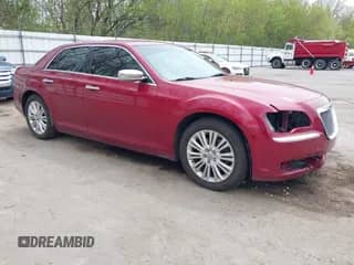 2012 Chrysler 300 C z VIN 2C3CCAKTXCH220185, wystawiony jako IAAI lot #42110327 z przebiegiem 57 682 mil mil oraz . Historia ofert i sprzedaży dostępna na DreamBid. Obrazek 1.