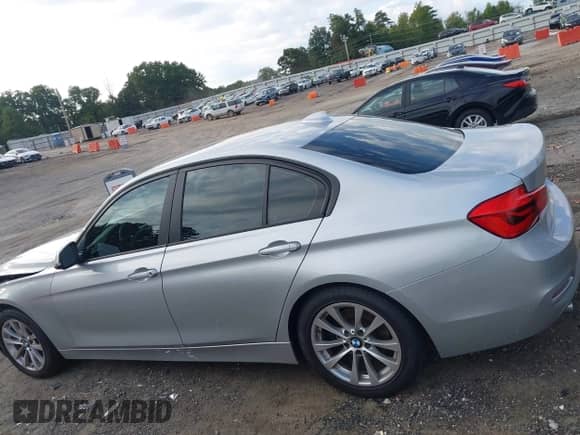 2017 BMW 3 Series 320i with VIN WBA8E1G35HNU15790, listed as a IAAI auction lot 43113021 with 140,536 mi miles and . Bid and sale history available at DreamBid. Image 14.