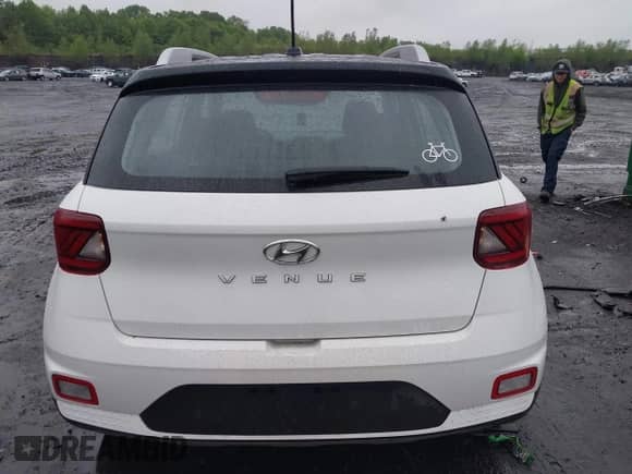 2024 Hyundai Venue SEL z VIN KMHRC8A33RU327628, wystawiony jako IAAI lot #42300323 z przebiegiem 16 054 mil mil oraz . Historia ofert i sprzedaży dostępna na DreamBid. Obrazek 16.