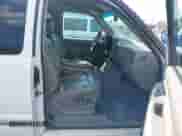 2002 GMC Sierra 1500 SLE z VIN 1GTEK19T22Z129469, wystawiony jako IAAI lot #42852319 z przebiegiem 283 614 mil mil oraz . Historia ofert i sprzedaży dostępna na DreamBid. Obrazek 5.