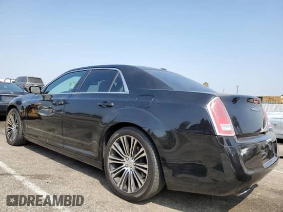 2012 Chrysler 300 S z VIN 2C3CCABG8CH183088, wystawiony jako Copart lot #69093845 z przebiegiem 123 855 mil mil oraz Szkoda całkowita • Salvage title. Historia ofert i sprzedaży dostępna na DreamBid. Obrazek 2.