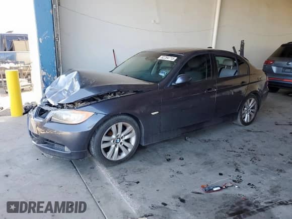 2007 BMW 3 Series 328i z VIN WBAVA33537PV66051, wystawiony jako Copart lot #82264715 z przebiegiem 102 572 mil mil oraz Szkoda całkowita • Salvage title. Historia ofert i sprzedaży dostępna na DreamBid. Obrazek 1.