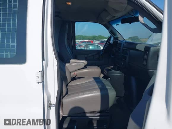 2020 Chevrolet Express Cargo with VIN 1GCWGAFG4L1136579, listed as a IAAI auction lot 42368930 with 148,792 mi miles and . Bid and sale history available at DreamBid. Image 5.