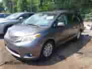 2014 Toyota Sienna XLE с VIN 5TDYK3DC7ES415582, выставлен на аукционе IAAI как лот 42871649 с пробегом 141 152 миль миль и . История ставок и продаж доступна на DreamBid. Изображение 2.