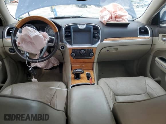 2014 Chrysler 300 C с VIN 2C3CCAEG1EH308561, выставлен на аукционе Copart как лот 69813255 с пробегом Не указан миль и Списание • Salvage title. История ставок и продаж доступна на DreamBid. Изображение 8.