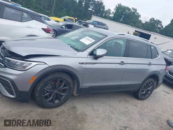 2023 Volkswagen Tiguan SE with VIN 3VV3B7AX9PM055390, listed as a IAAI auction lot 42480348 with 30,571 mi miles and . Bid and sale history available at DreamBid. Image 14.