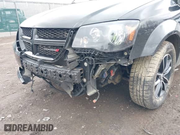 2019 Dodge Grand Caravan SE z VIN 2C4RDGBG8KR524598, wystawiony jako IAAI lot #41904137 z przebiegiem 108 308 mil mil oraz . Historia ofert i sprzedaży dostępna na DreamBid. Obrazek 6.