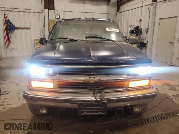 1998 Chevrolet Silverado 2500 z VIN 1GCGK29J0WE244355, wystawiony jako Copart lot #41697165 z przebiegiem 139 882 mil mil oraz Czysty tytuł • Clean title. Historia ofert i sprzedaży dostępna na DreamBid. Obrazek 5.
