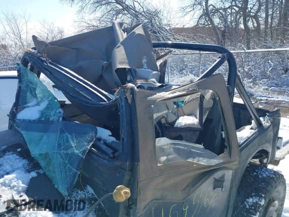 1991 Jeep Wrangler with VIN 2J4FY19P1MJ154813, listed as a IAAI auction lot 41595567 with Not provided miles and . Bid and sale history available at DreamBid. Image 6.