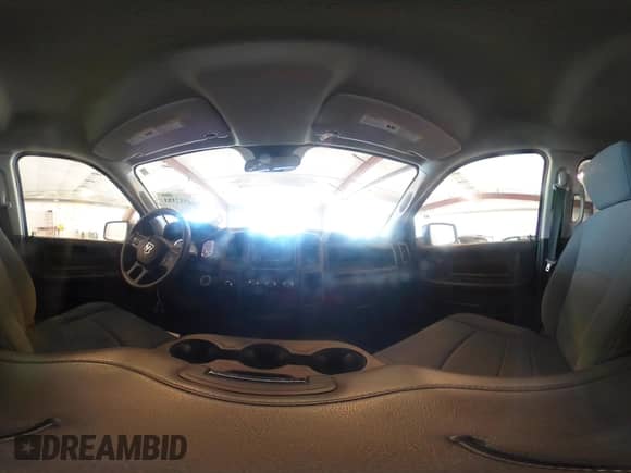 2013 Ram 1500 Express z VIN 1C6RR7KT4DS545603, wystawiony jako IAAI lot #42917181 z przebiegiem 209 867 mil mil oraz . Historia ofert i sprzedaży dostępna na DreamBid. Obrazek 18.