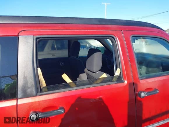 2007 Dodge Nitro SXT with VIN 1D8GU28K37W563976, listed as a IAAI auction lot 43342995 with 219,905 mi miles and . Bid and sale history available at DreamBid. Image 6.