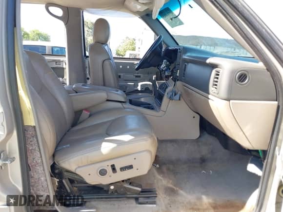 2005 Chevrolet Tahoe LS с VIN 1GNEC13V75R259203, выставлен на аукционе IAAI как лот 42714903 с пробегом 175 131 миль миль и . История ставок и продаж доступна на DreamBid. Изображение 5.