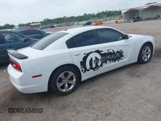 2014 Dodge Charger SE z VIN 2C3CDXBGXEH296057, wystawiony jako IAAI lot #43271842 z przebiegiem 110 839 mil mil oraz . Historia ofert i sprzedaży dostępna na DreamBid. Obrazek 4.