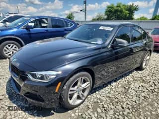 2018 BMW 3 Series 330i xDrive z VIN WBA8D9C5XJA013270, wystawiony jako Copart lot #65828165 z przebiegiem 54 903 mil mil oraz Szkoda całkowita • Salvage title. Historia ofert i sprzedaży dostępna na DreamBid. Obrazek 1.
