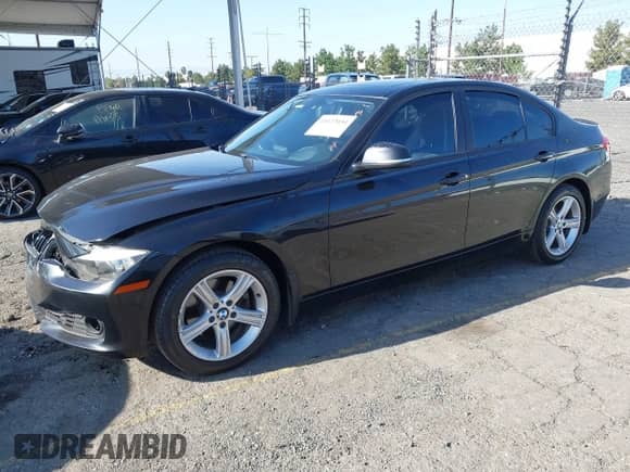 2012 BMW 3 Series 328i с VIN WBA3A5G56CNN65690, выставлен на аукционе IAAI как лот 43122034 с пробегом 129 550 миль миль и . История ставок и продаж доступна на DreamBid. Изображение 17.