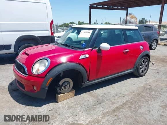 2009 MINI Hardtop S with VIN WMWMF73529TW84638, listed as a IAAI auction lot 42565544 with 60,721 mi miles and . Bid and sale history available at DreamBid. Image 18.
