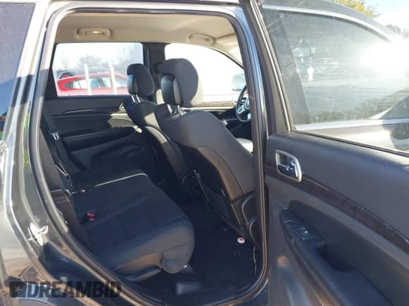 2011 Jeep Grand Cherokee Laredo z VIN 1J4RR4GG7BC530081, wystawiony jako IAAI lot #43404273 z przebiegiem 159 811 mil mil oraz . Historia ofert i sprzedaży dostępna na DreamBid. Obrazek 8.