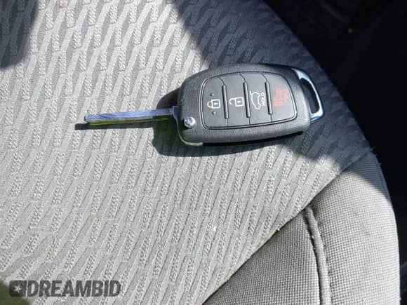 2015 Hyundai Santa Fe с VIN 5XYZTDLB0FG284526, выставлен на аукционе IAAI как лот 42697589 с пробегом 130 883 миль миль и . История ставок и продаж доступна на DreamBid. Изображение 11.