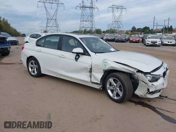 2013 BMW 3 Series 328i xDrive с VIN WBA3B3C50DF541825, выставлен на аукционе IAAI как лот 43031395 с пробегом 148 329 миль миль и . История ставок и продаж доступна на DreamBid. Изображение 1.