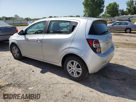 2012 Chevrolet Sonic LS с VIN 1G1JA6SH7C4137692, выставлен на аукционе Copart как лот 61487475 с пробегом 4 089 миль миль и Списание • Salvage title. История ставок и продаж доступна на DreamBid. Изображение 2.