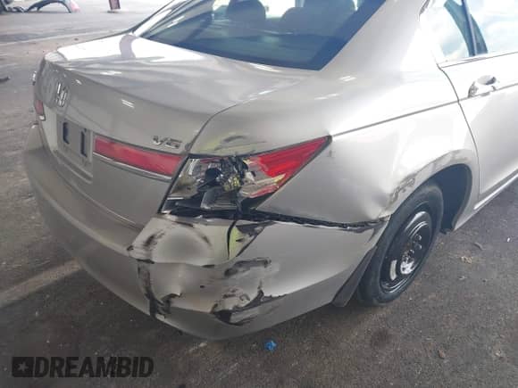 2011 Honda Accord EX z VIN 1HGCP3F70BA000884, wystawiony jako IAAI lot #42535804 z przebiegiem 93 956 mil mil oraz . Historia ofert i sprzedaży dostępna na DreamBid. Obrazek 17.